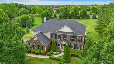 37 W226 Baker Hill Ct, Saint Charles, IL 60175