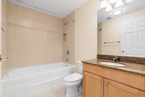 21 E Huron St #2104, Chicago, IL 60611 photo 11