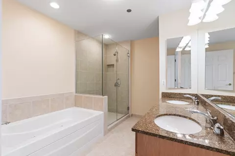 21 E Huron St #2104, Chicago, IL 60611 photo 8