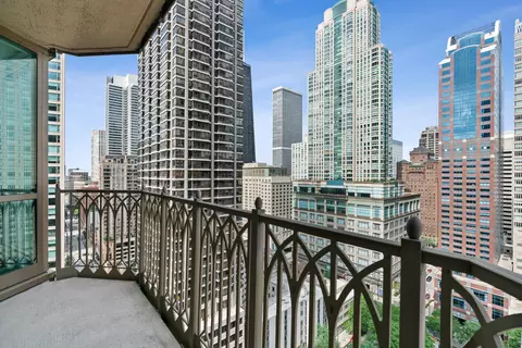21 E Huron St #2104, Chicago, IL 60611 photo 12