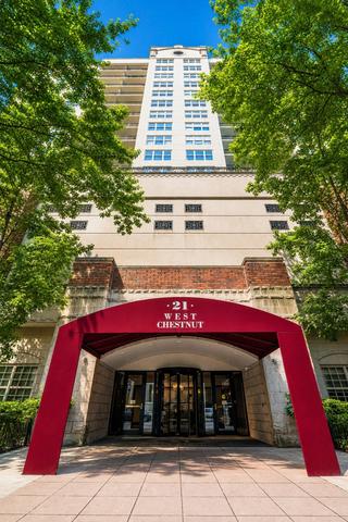 21 W Chestnut St #1306, Chicago, IL 60611