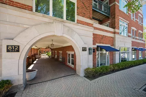 812 Oak St #300, Winnetka, IL 60093
