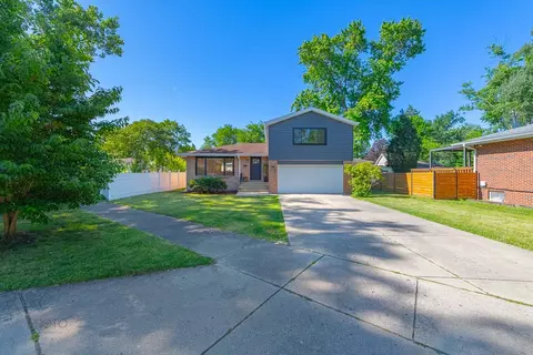 2405 Avondale Ave, Park Ridge, IL 60068