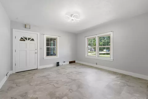 Living - 2202 44th St, Moline, IL 61265 photo 3 of 3