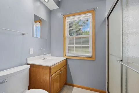 Bath - 2202 44th St, Moline, IL 61265 photo 1 of 2