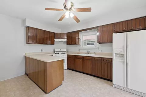 Kitchen - 2202 44th St, Moline, IL 61265 photo 2 of 3