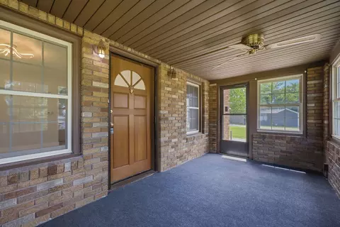 Exterior - 2202 44th St, Moline, IL 61265 photo 4 of 9