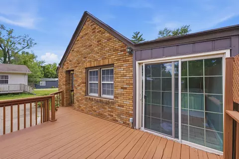Exterior - 2202 44th St, Moline, IL 61265 photo 5 of 9