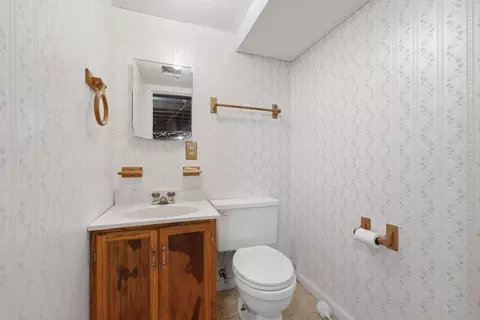 Bath - 2202 44th St, Moline, IL 61265 photo 2 of 2