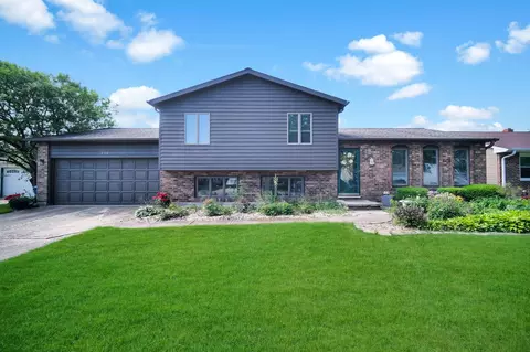 214 Concord Dr, Dekalb, IL 60115