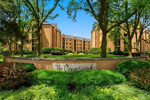 7420 W Lawrence Ave #409, Harwood Heights, IL 60706