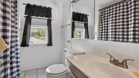 Bath - 903 Low St, Bloomington, IL 61701 photo 2 of 3