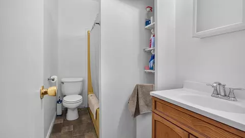 Bath - 903 Low St, Bloomington, IL 61701 photo 3 of 3
