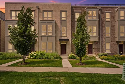 214 W Sigwalt St, Arlington Heights, IL 60005