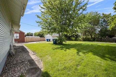 Exterior - 520 Pine St, Kewanee, IL 61443 photo 3 of 5