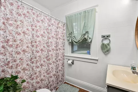 Bath - 520 Pine St, Kewanee, IL 61443 photo 2 of 2