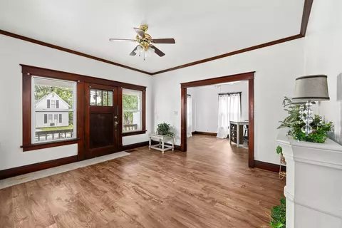 Living - 520 Pine St, Kewanee, IL 61443 photo 3 of 3