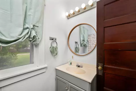 Bath - 520 Pine St, Kewanee, IL 61443 photo 1 of 2