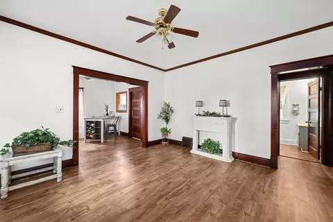 Living - 520 Pine St, Kewanee, IL 61443 photo 2 of 3
