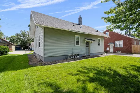 Exterior - 520 Pine St, Kewanee, IL 61443 photo 2 of 5