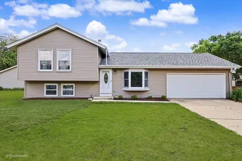 30 W281 Heather Ct, Warrenville, IL 60555