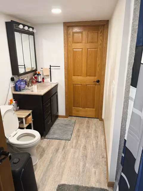 Bath - 1868 Wolverine Rd, Dixon, IL 61021 photo 5 of 7