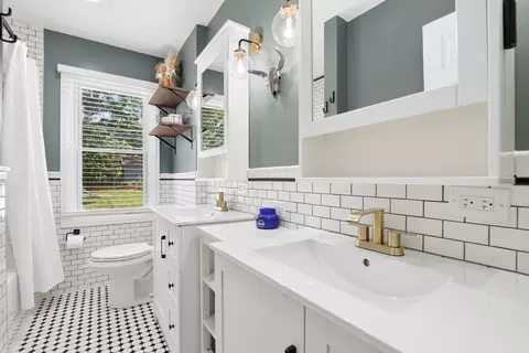 Bath - 0 N741 Barry Ave, Wheaton, IL 60187 photo 1 of 3