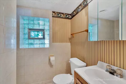 Bath - 8101 White Ave, Lyons, IL 60534 photo 3 of 3