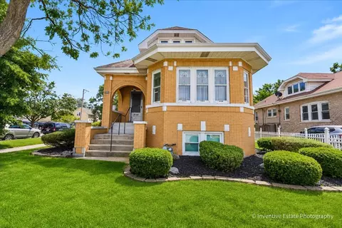 8101 White Ave, Lyons, IL 60534