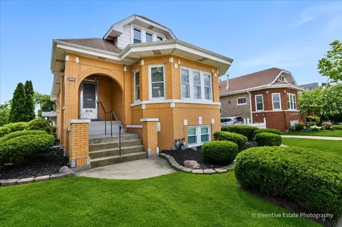 8101 White Ave, Lyons, IL 60534