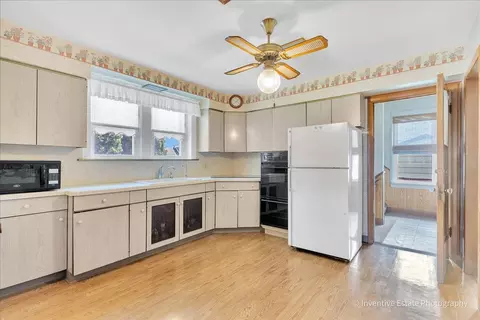 Kitchen - 8101 White Ave, Lyons, IL 60534 photo 1 of 2