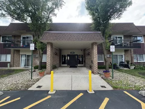 3425 83rd St #D13, Woodridge, IL 60517