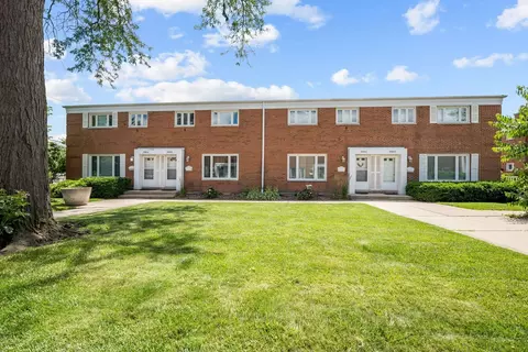 1050 Higgins Rd #B, Park Ridge, IL 60068