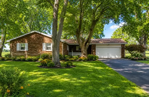 2104 Melvin Rd, Rock Falls, IL 61071
