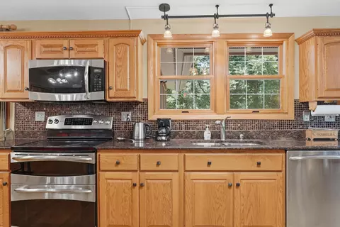 Kitchen - 14950 Melinda Dr, Morrison, IL 61270 photo 3 of 4