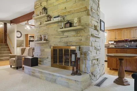 Living - 14950 Melinda Dr, Morrison, IL 61270 photo 3 of 4