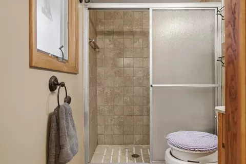 Bath - 14950 Melinda Dr, Morrison, IL 61270 photo 2 of 3