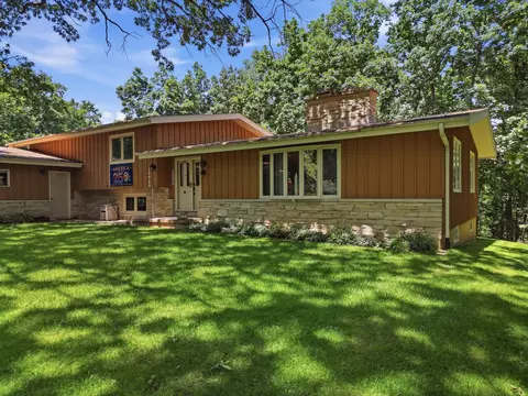 Exterior - 14950 Melinda Dr, Morrison, IL 61270 photo 4 of 13