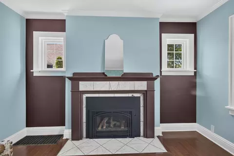 Living - 424 Park Ave, Ottawa, IL 61350 photo 3 of 4