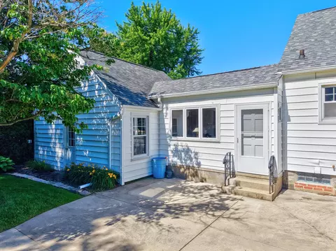 Exterior - 424 Park Ave, Ottawa, IL 61350 photo 4 of 11