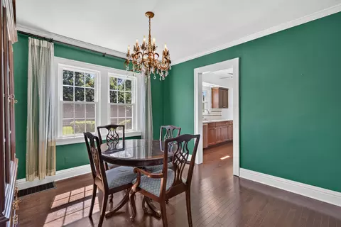 Dining - 424 Park Ave, Ottawa, IL 61350 photo 1 of 2