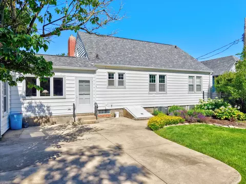 Exterior - 424 Park Ave, Ottawa, IL 61350 photo 3 of 11