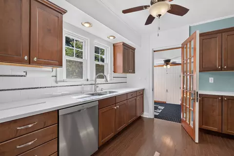 Kitchen - 424 Park Ave, Ottawa, IL 61350 photo 1 of 3