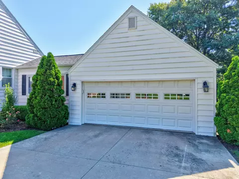 Exterior - 424 Park Ave, Ottawa, IL 61350 photo 7 of 11