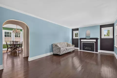 Living - 424 Park Ave, Ottawa, IL 61350 photo 4 of 4