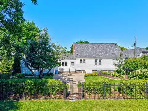Exterior - 424 Park Ave, Ottawa, IL 61350 photo 5 of 11