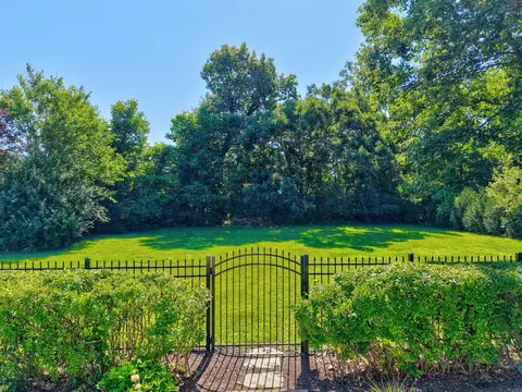 Exterior - 424 Park Ave, Ottawa, IL 61350 photo 6 of 11
