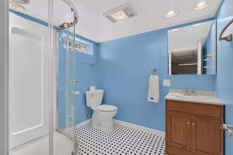 Bath - 424 Park Ave, Ottawa, IL 61350 photo 2 of 2