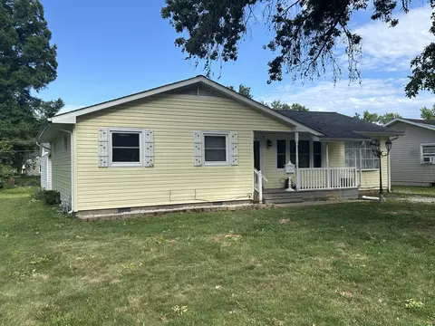 11 Holiday Ter, Centralia, IL 62801