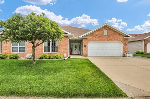 1817 E Prairie Winds Cir, Urbana, IL 61802